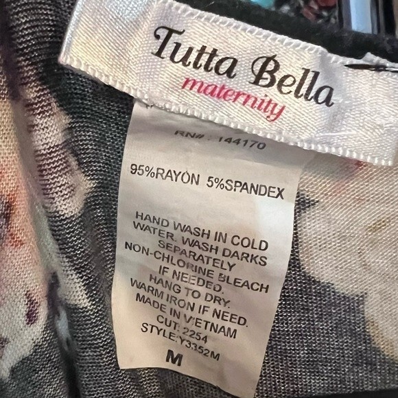 Tutta Bella Maternity Black Floral Top Size Medium - Picture 4 of 4